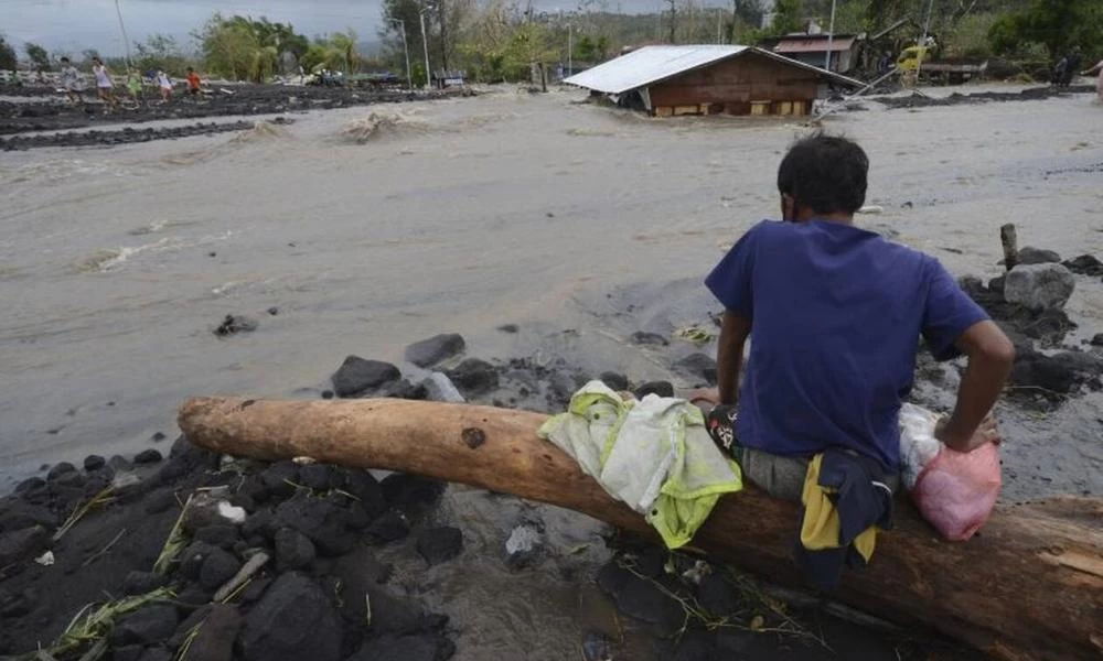 Φιλιππίνες: Ο τυφώνας σάρωσε τα πάντα – Τέσσερις νεκροί και 345.000 άστεγοι